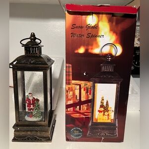 Snow Globe Water Spinner Santa